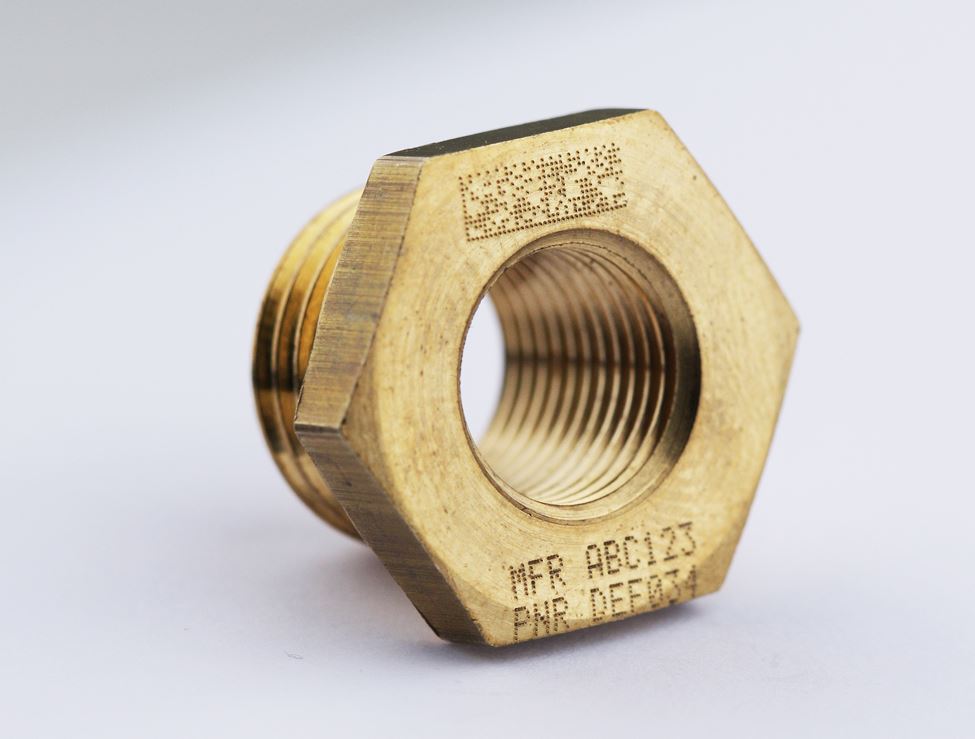 Bauteil mit DataMatrix-Code und Kennzeichnung per Nadelprägetechnik